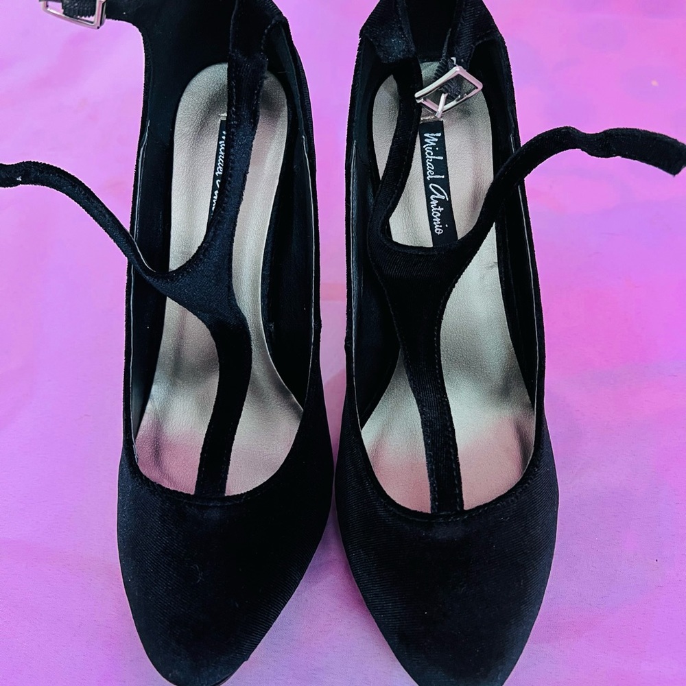 New Michael Antonio women size 7.5 black heels sandals